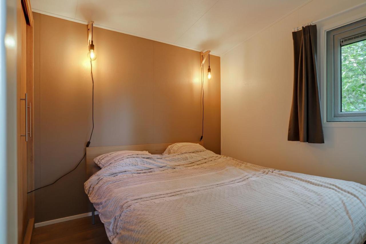 Landelijk Chalet 87 Oosterwolde  Luaran gambar